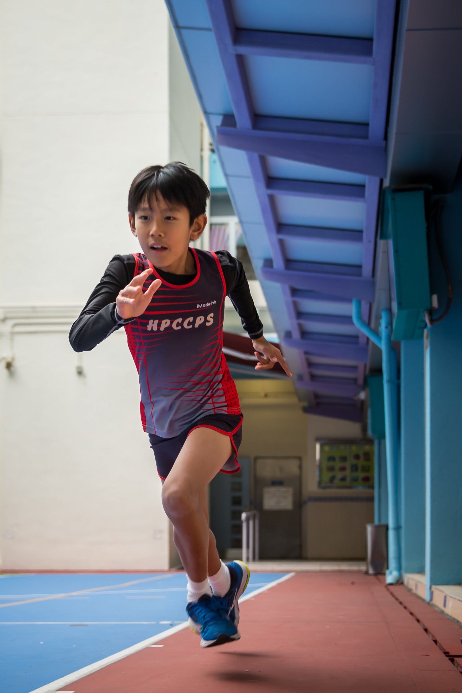 九龍西區小學田徑比賽男子乙組100米冠軍：李樂謙