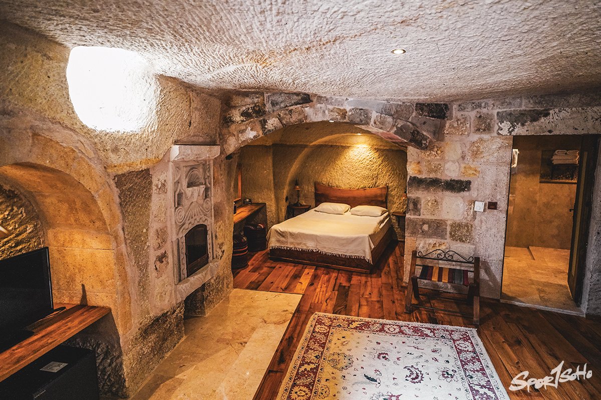 Cave Hotel 
