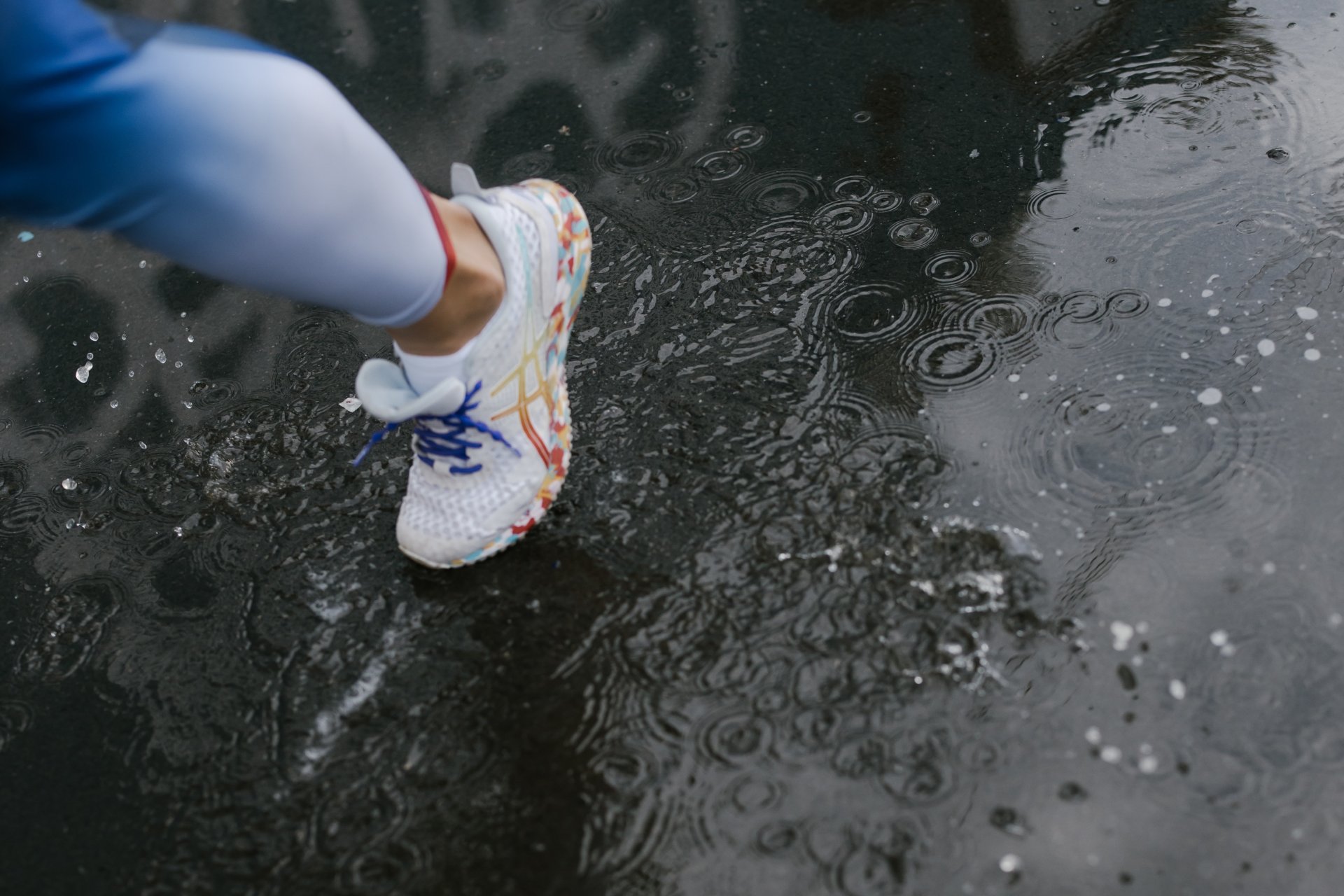 雨中跑步