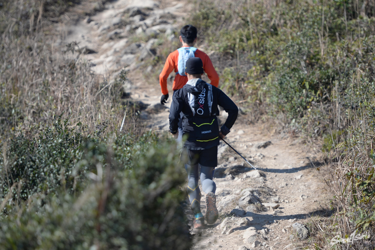 在山峰休息數分鐘,又出發了! 大刀屻