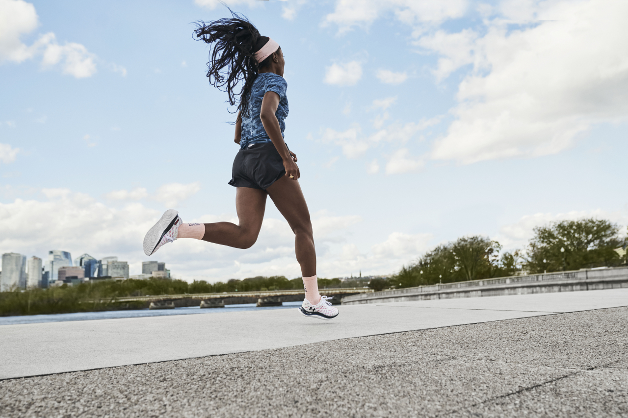 UA Flow Velociti Wind內置獨家智能晶片,能連接品牌MapMyRun手機應用程式。 UA Flow Velociti Wind內置獨家智能晶片,能連接品牌MapMyRun手機應用程式。