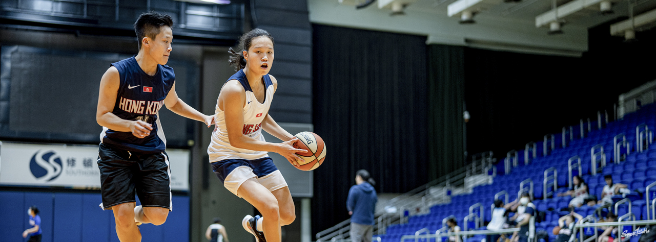 香港女子籃球員李祉均及陳欣汶