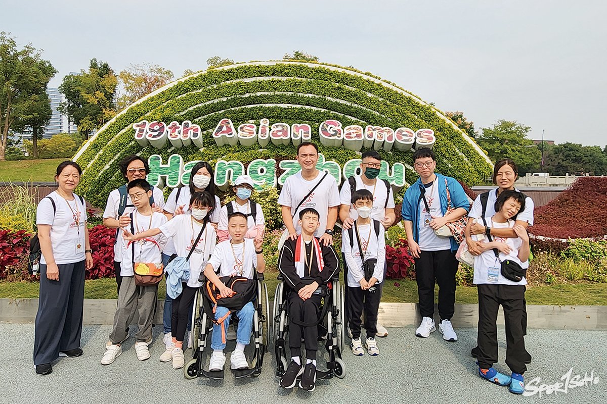 參與杭州亞洲殘疾人運動會觀摩交流的十四位師生。