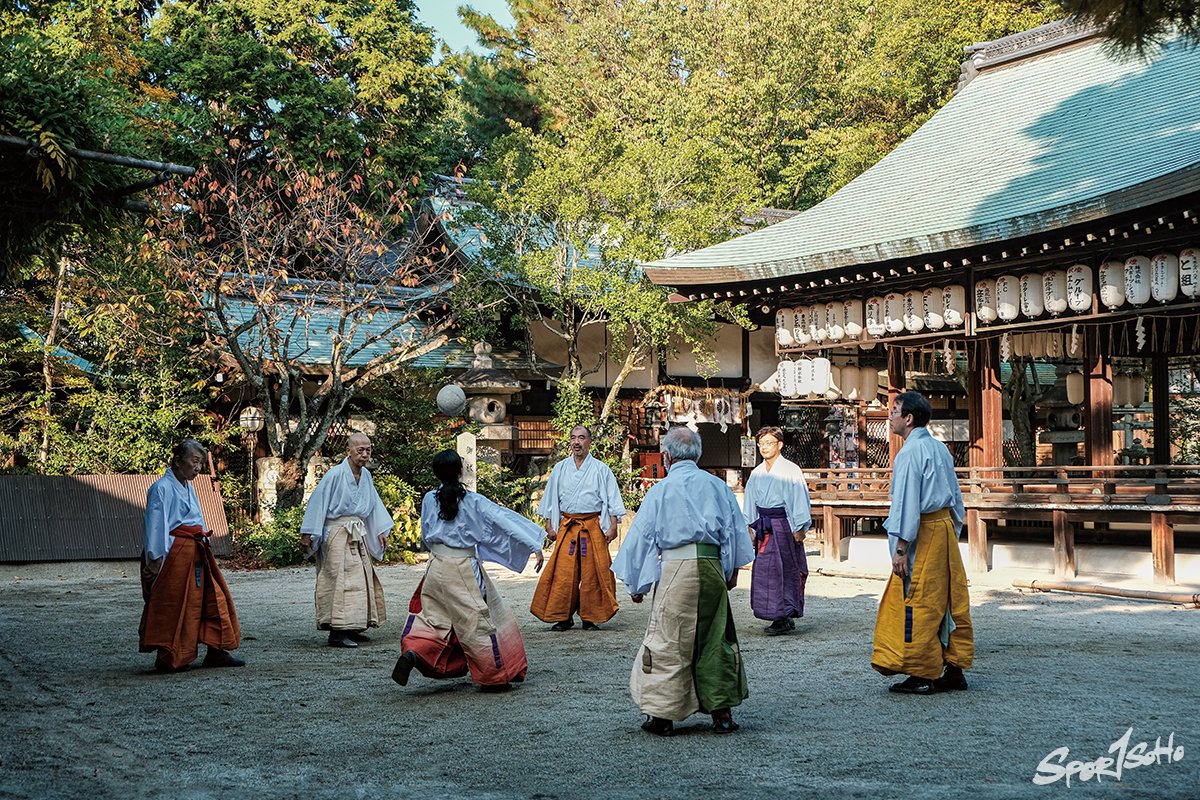 白峯神宮內的蹴鞠之庭