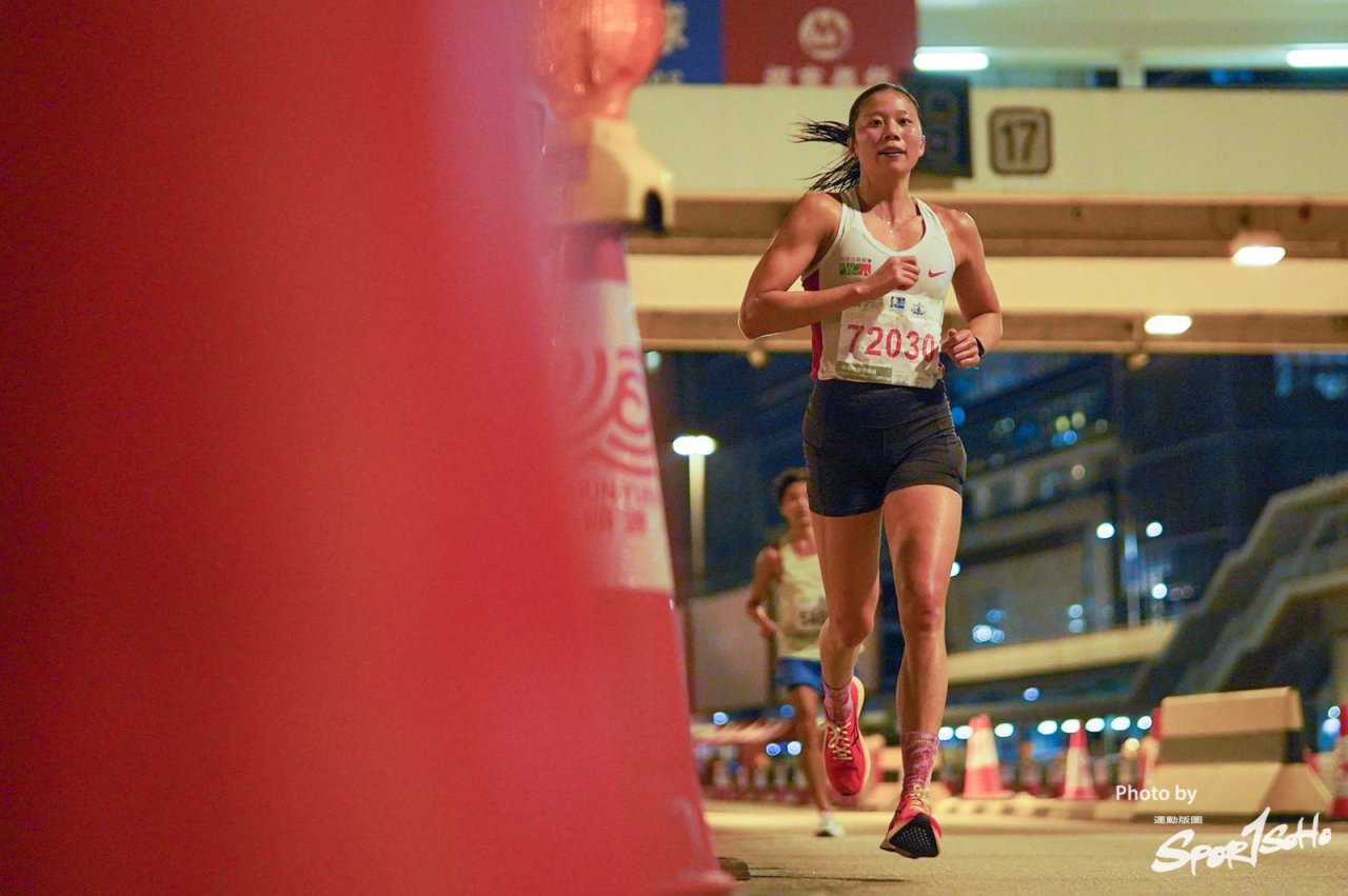 今屆由十公里轉戰半馬賽事的蔡欣妍，以超過6分鐘的優勢勇奪冠軍。