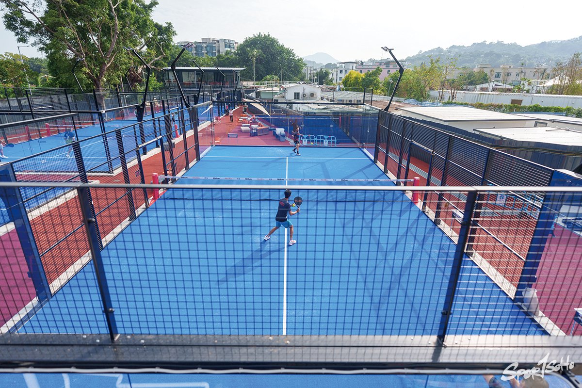 俱樂部提供四個符合國際賽事標準的板式網球場