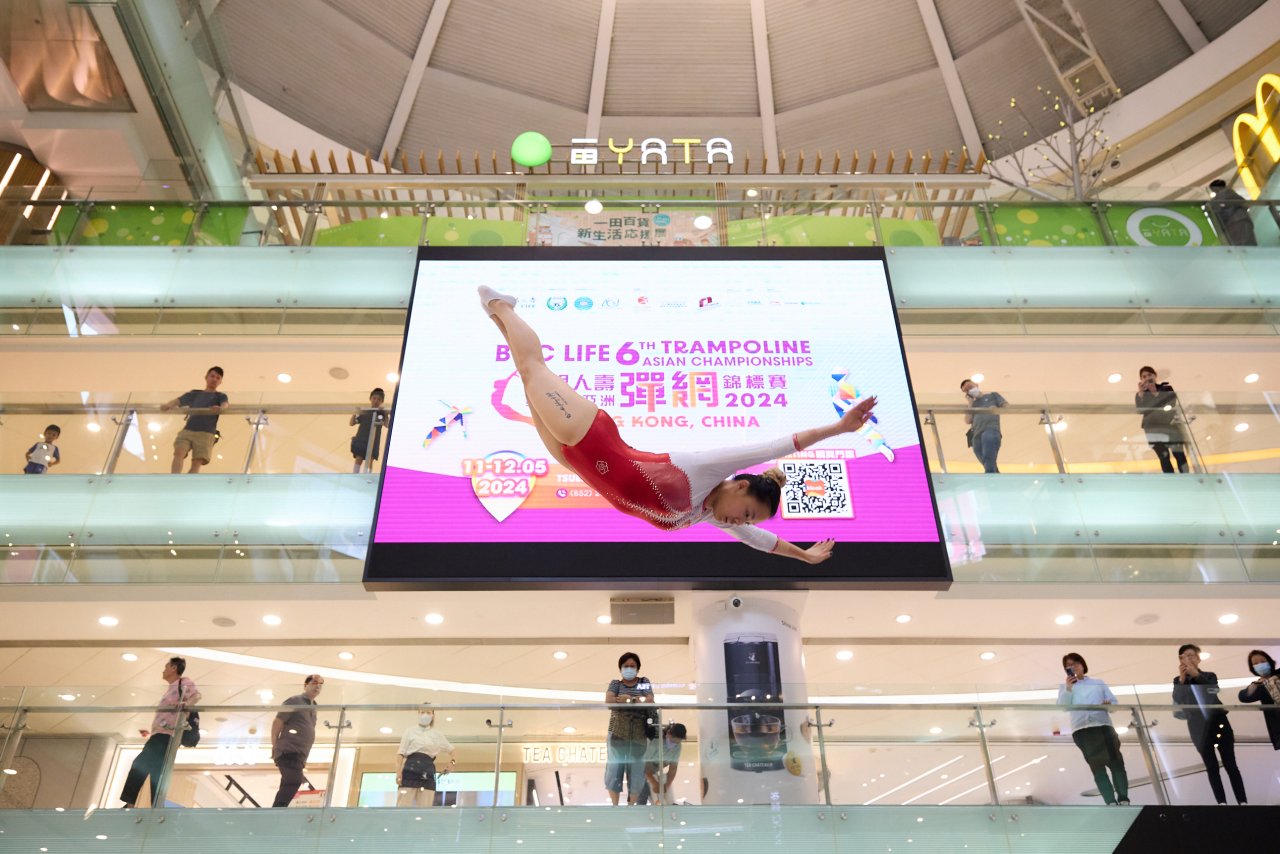 應屆亞運勇奪彈床第四名的港將劉潔瑩,即場示範高難度動作