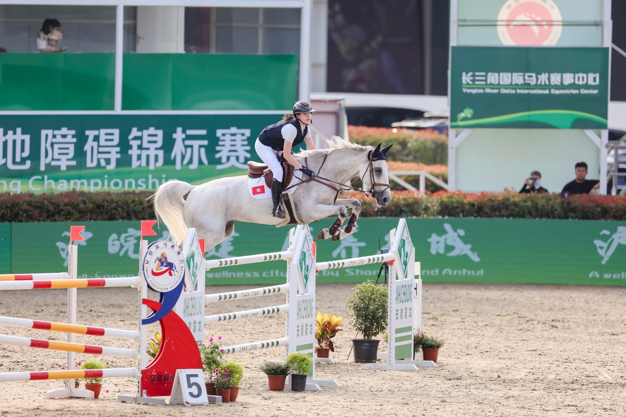 全國馬術場地障礙賽 香港三女騎手力戰奪銀4 全國馬術場地障礙賽 香港三女騎手力戰奪銀4