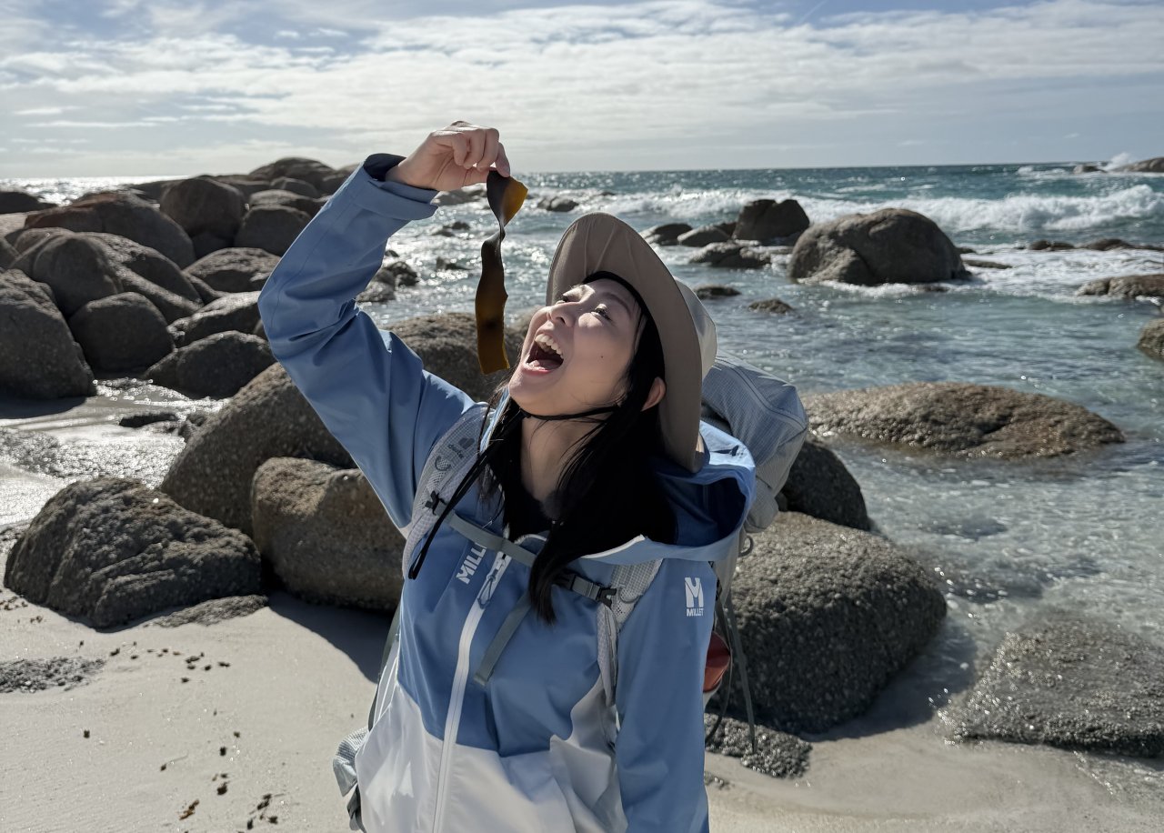 Trying fresh seaweed