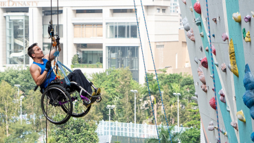 輪椅攀登者黎志偉挑戰城市攀登，為脊髓損傷患者籌款